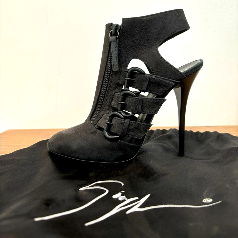 Giuseppe zanotti black matte leather buckle ankle boot heels 38 $1,200